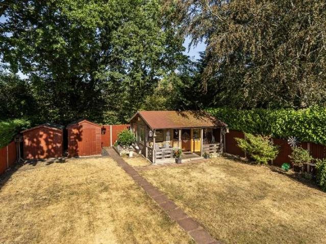 House for sale in West End, Heol-las