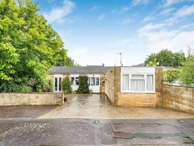 House for sale in The Beeches, Cotswold
