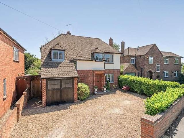 House for sale in Byfleet, Woking