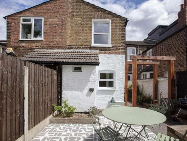 House for sale in Nunhead, Greater London