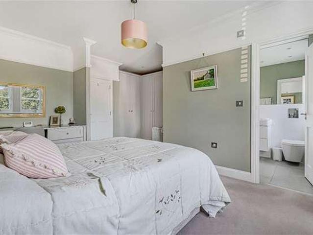 House for sale in Hatching Green, Five Acres