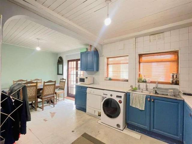 House for sale in Thurnby Lodge, Leicester