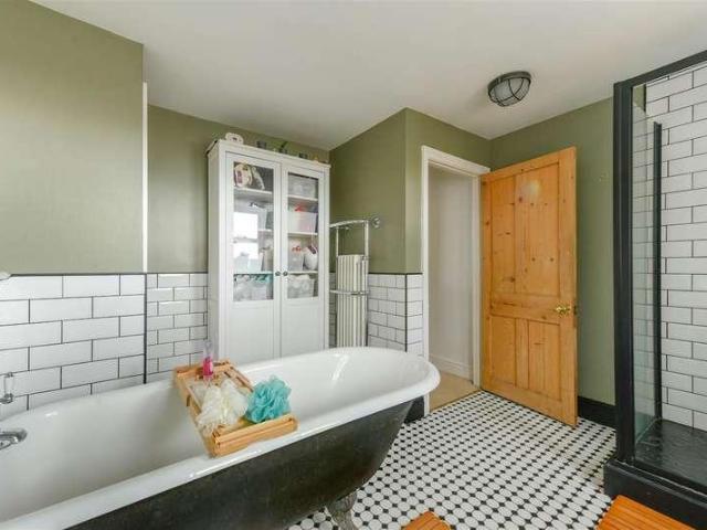 House for sale in Ecton