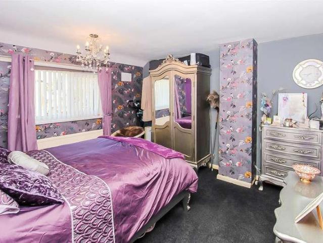 House for sale in Wrenthorpe, West Yorkshire