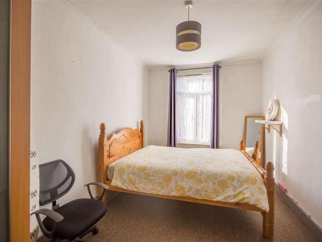 House for sale in London Borough of Croydon, Waddon