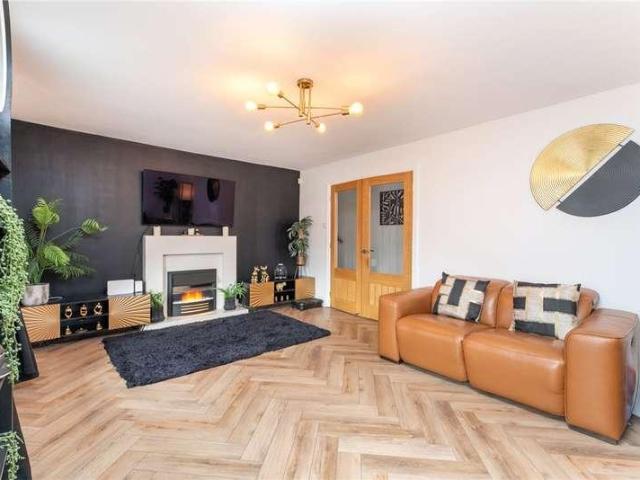 House for sale in Daisy Hill, Leeds