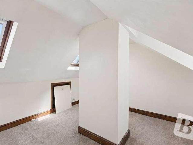 House for sale in Pilgrims' Hatch, Navestock Side