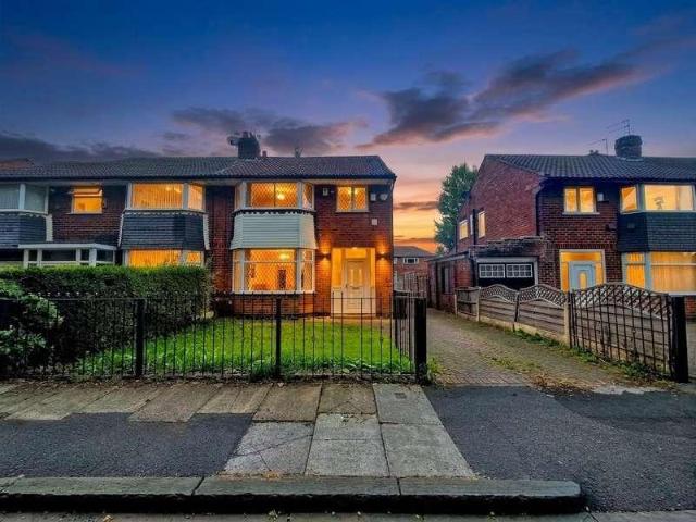 House for sale in Besses o' th' Barn, Bury