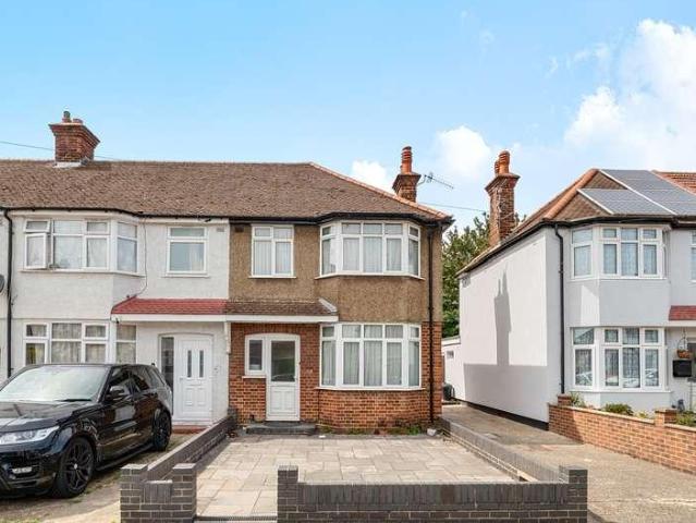 House for sale in Yeading, Greater London