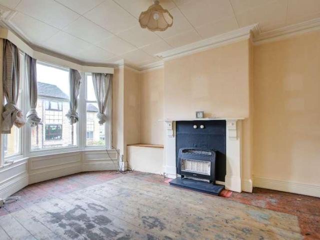 House for sale in Greaves, Bare