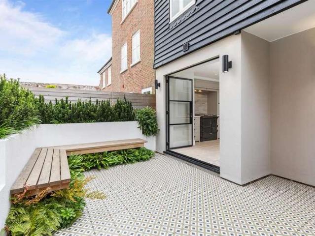 House for sale in Arundel, Clapham