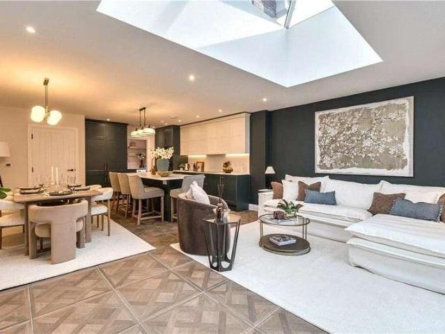 House for sale in Woodmansterne, Reigate and Banstead
