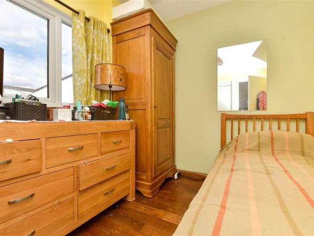 House for sale in Croydon, Monks Orchard