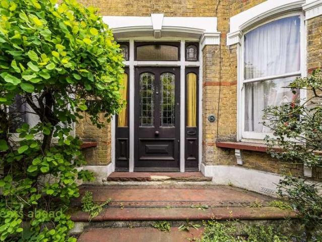 House for sale in London Borough of Croydon, Waddon