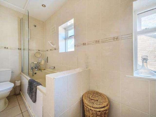 House for sale in Henley-on-Thames, Berrick Salome