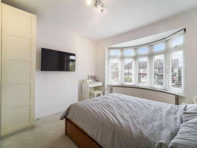 House for sale in Stoneleigh, Ewell