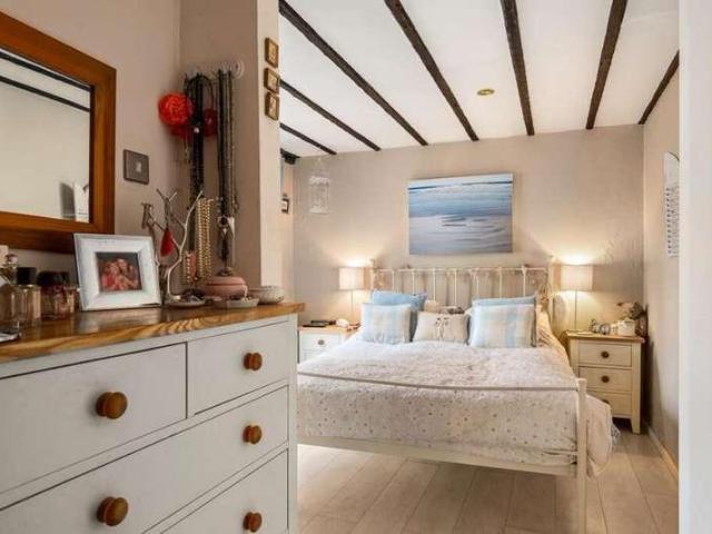 House for sale in Henley-on-Thames, Berrick Salome