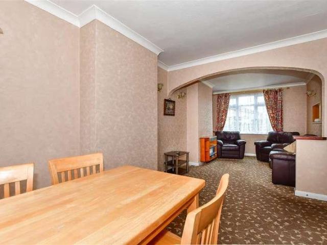 House for sale in Rainham, Greater London