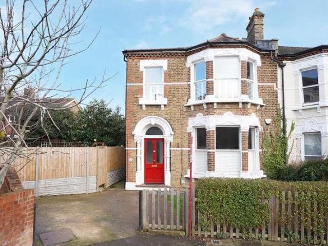 House for sale in Bell Green, Greater London