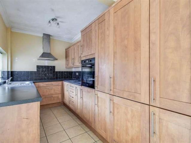 House for sale in Wrenthorpe, West Yorkshire