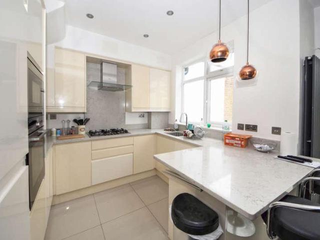 House for sale in Winchmore Hill, Palmers Green