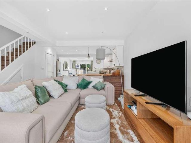 House for sale in London Borough of Croydon, Forestdale
