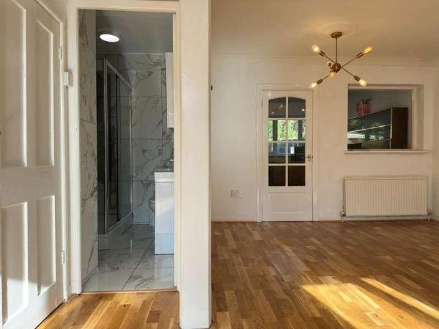 House for sale in Burnt Oak, Greater London