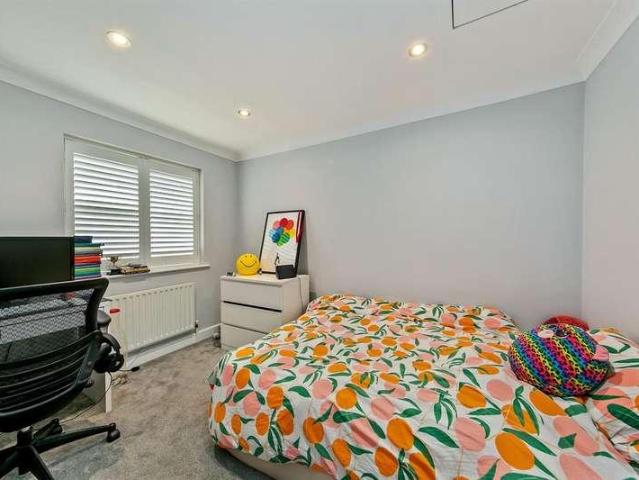 House for sale in Isleworth, Worton