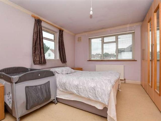 House for sale in London Borough of Croydon, Shirley