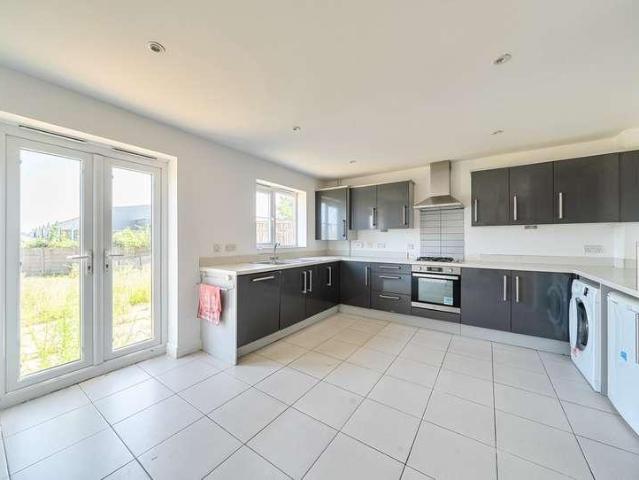 House for sale in Harrow Weald, Greater London
