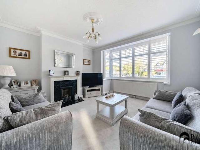 House for sale in Croydon, West Wickham