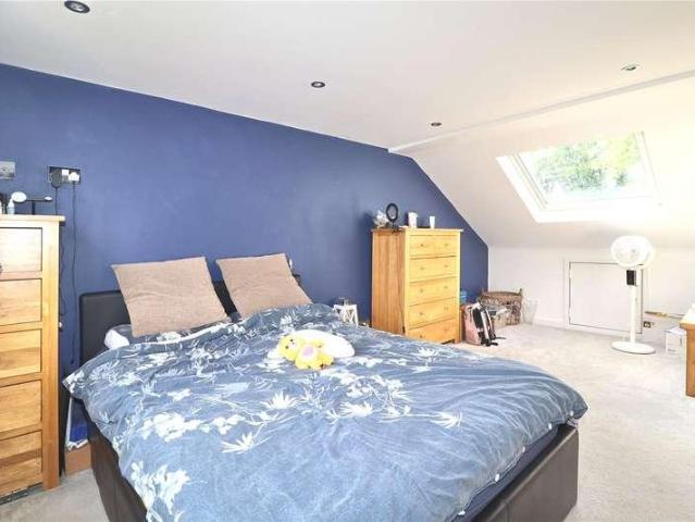 House for sale in Goldsworth Park, Woking