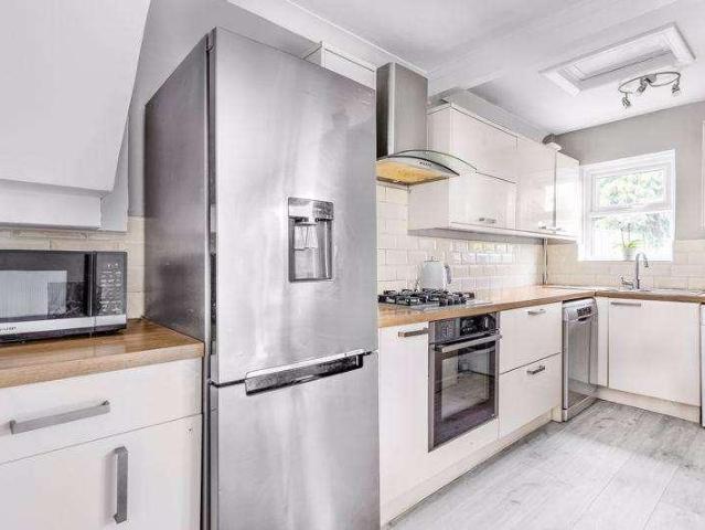 House for sale in Worcester Park, Motspur Park