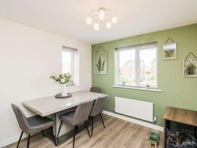 House for sale in Hanging Heaton, Dewsbury