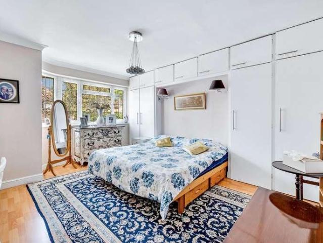 House for sale in London Borough of Ealing, Park Royal