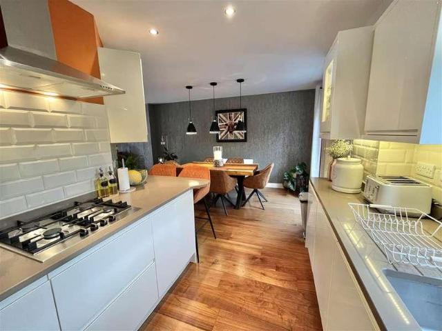 House for sale in Shirebrook Park, Charlesworth
