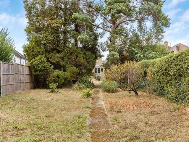 House for sale in Hatching Green, Five Acres
