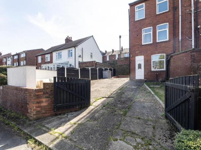 House for sale in Glasshoughton, Castleford