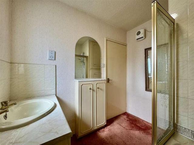 House for sale in Almondbury, West Yorkshire