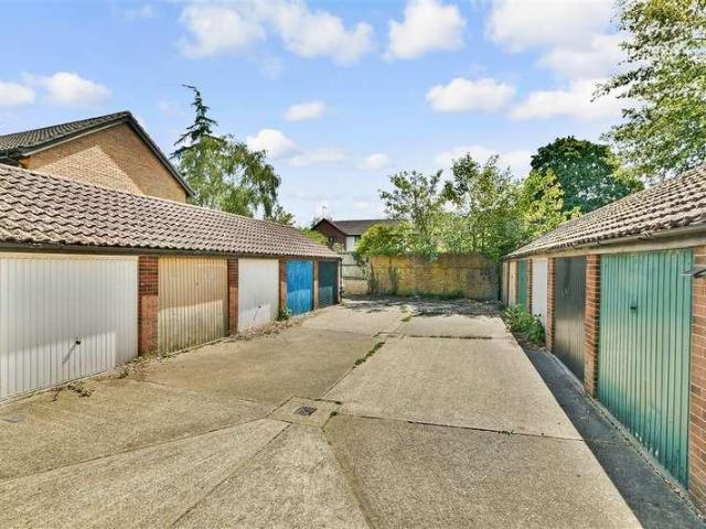 House for sale in Meath Green, Reigate and Banstead