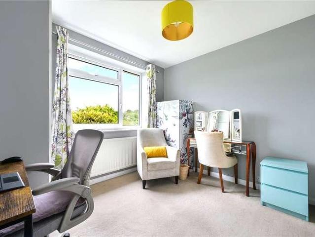 House for sale in Woodmansterne, Red Hill