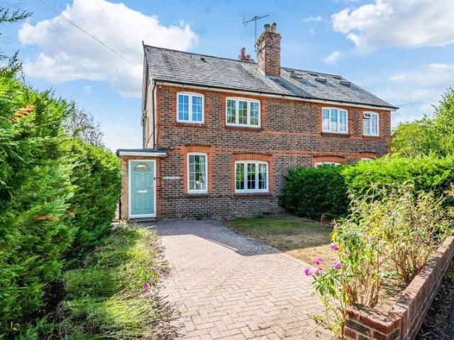 House for sale in Hillview, Surrey