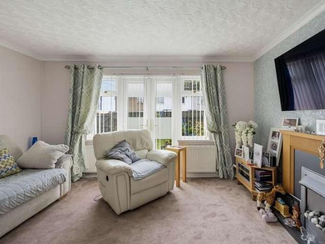 House for sale in Marshfield, Newport