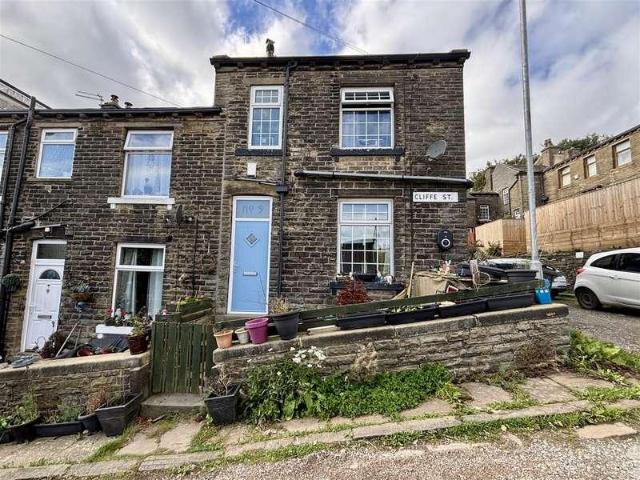 House for sale in Hill Top, Bradford