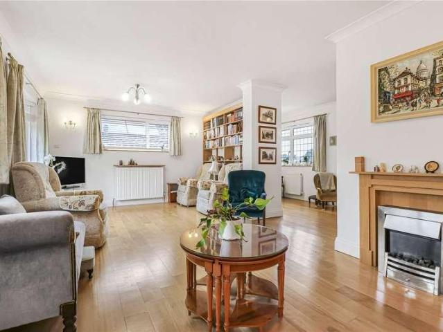 House for sale in East Barnet, Greater London