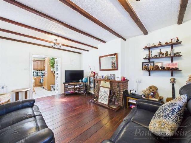 House for sale in Hillview, Surrey