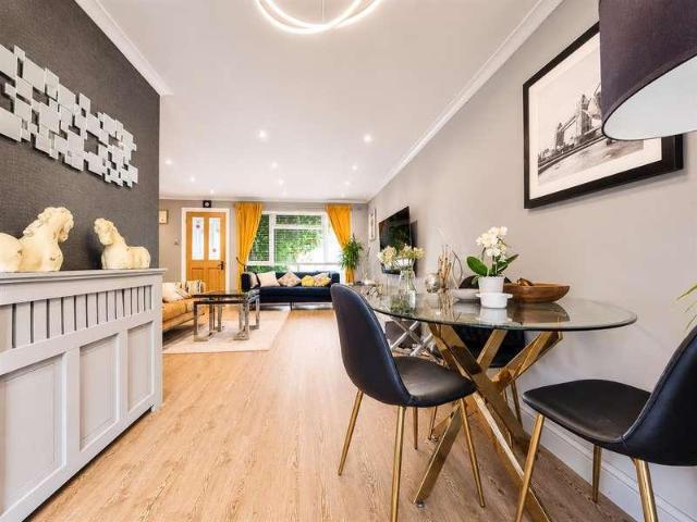 House for sale in Woodhall Farm, Pouchen End
