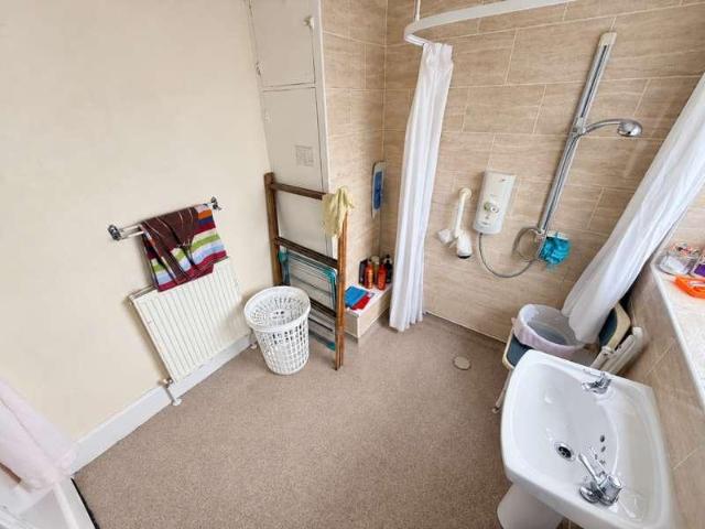 House for sale in Gledhow Park, Leeds