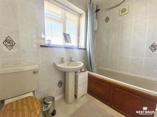 House for sale in Monkton, Pembroke