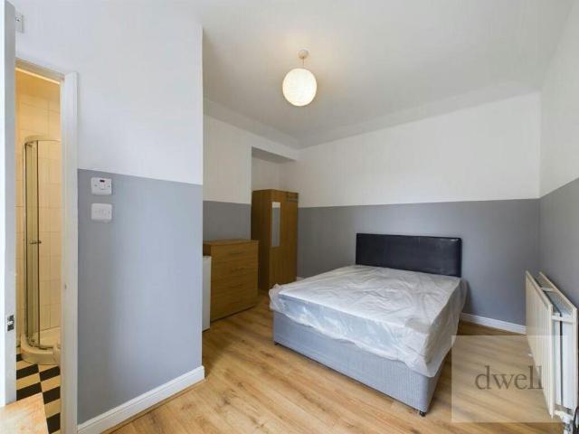 House for sale in Armley, West Yorkshire